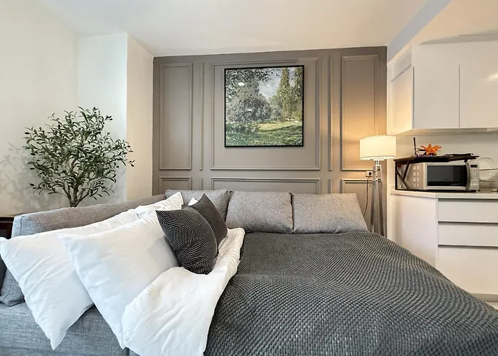 Spacious 69 Sqm - Fast Wifi - Bts Chong Nonsi * Bangkok